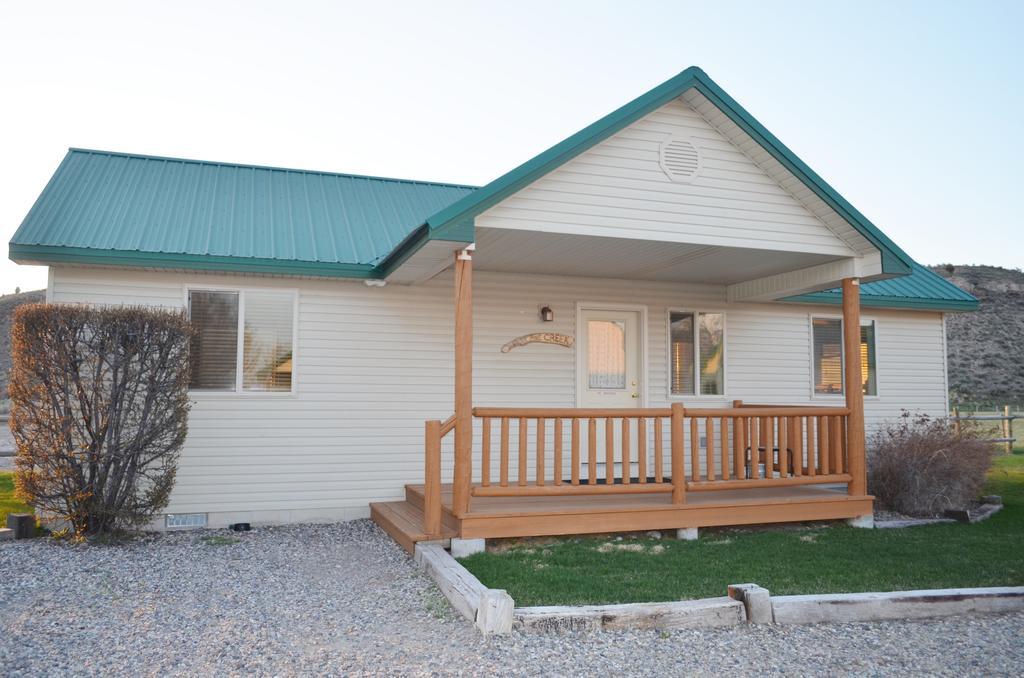 Sleepy J Cabins Swan Valley Exterior foto