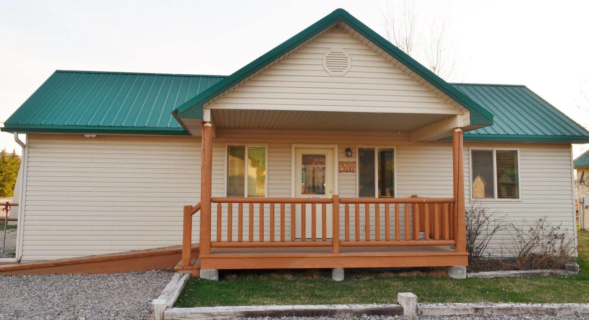 Sleepy J Cabins Swan Valley Exterior foto