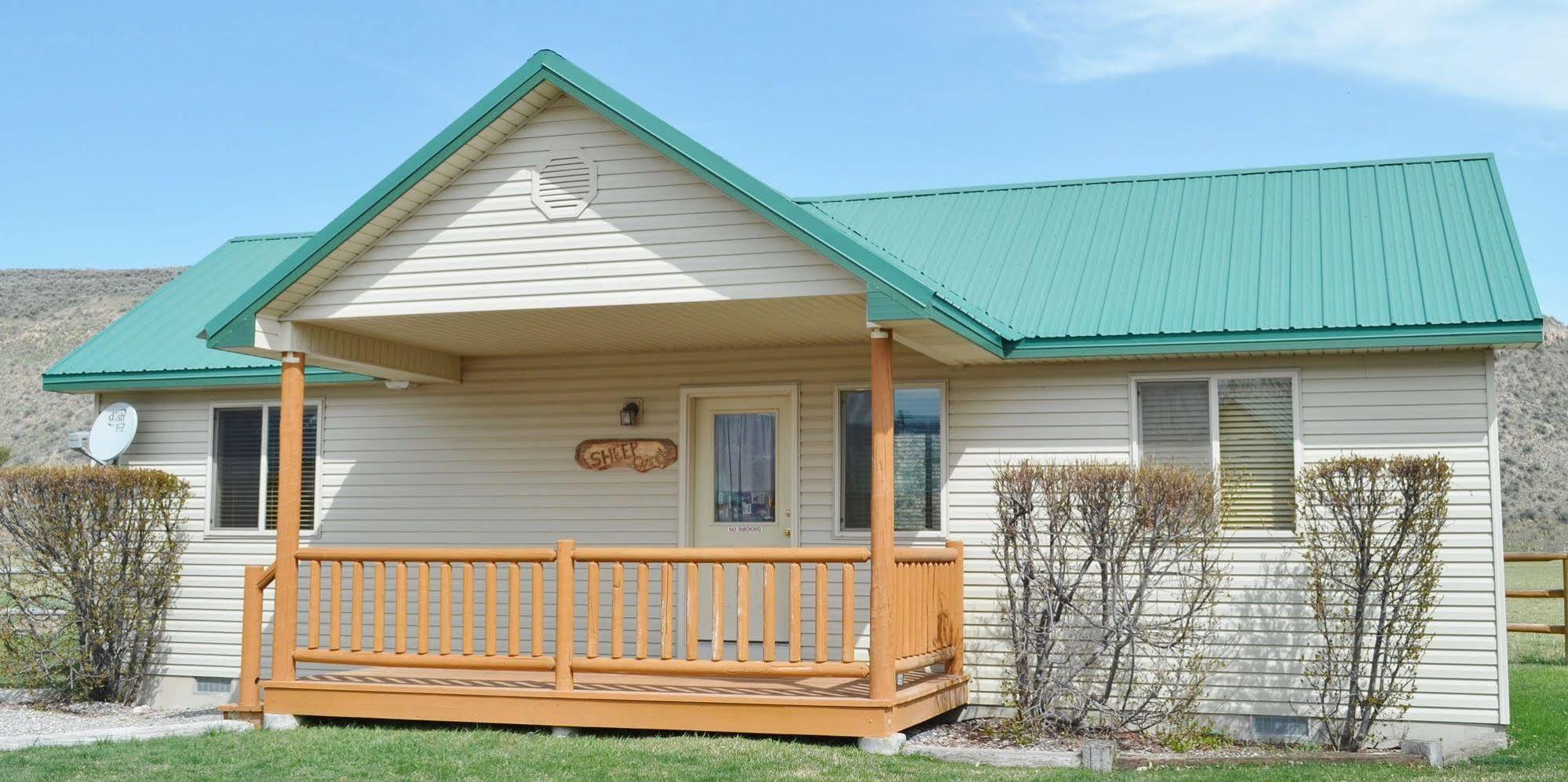 Sleepy J Cabins Swan Valley Exterior foto