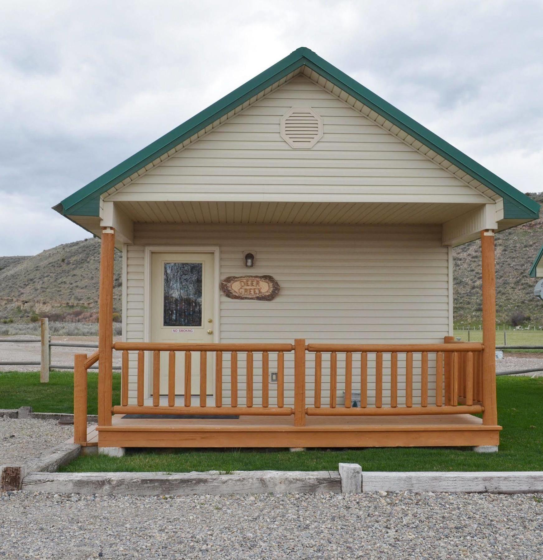Sleepy J Cabins Swan Valley Exterior foto