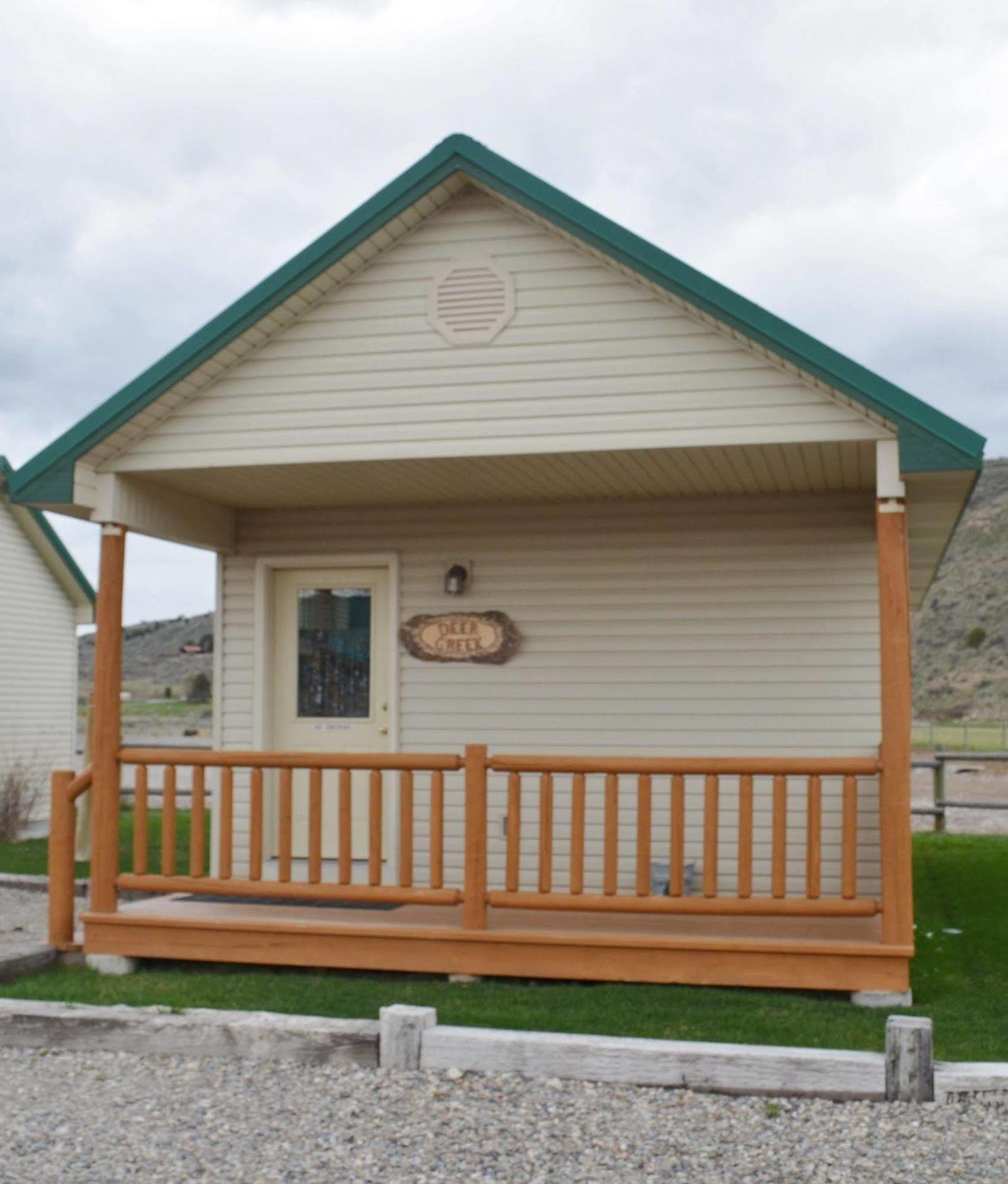 Sleepy J Cabins Swan Valley Exterior foto