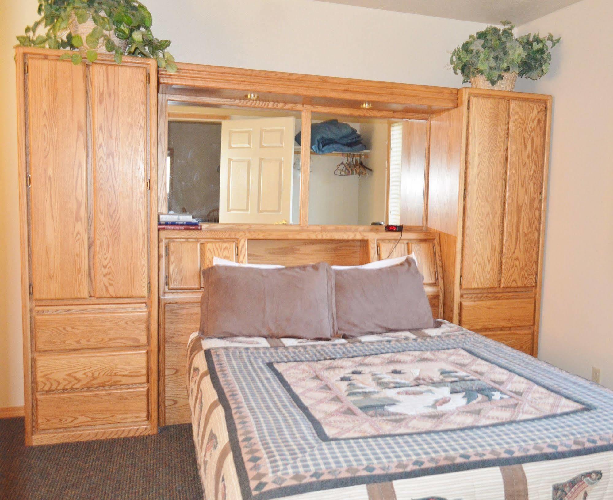 Sleepy J Cabins Swan Valley Exterior foto